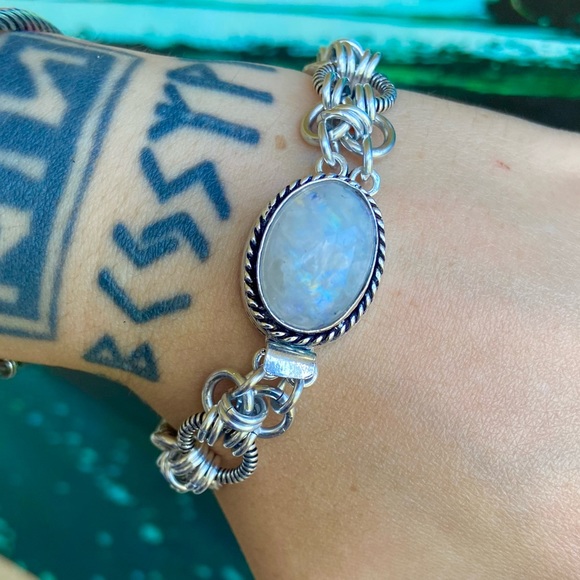 Maille moonstone bracelet . Handmade maille chain & genuine moonstone gem clasp - Picture 2 of 16